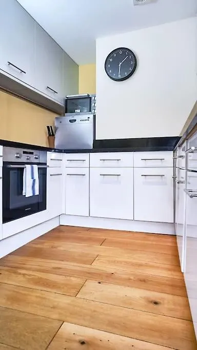 Stylish London Bridge Apartment